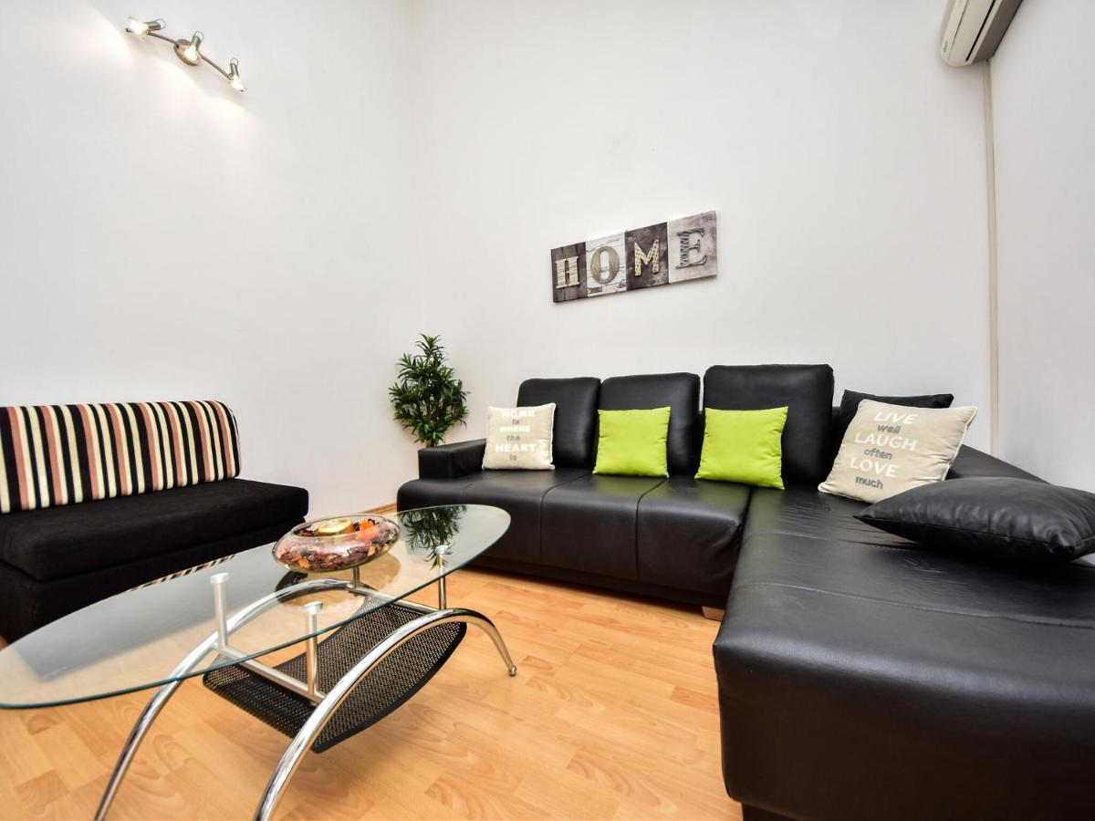 Cozy Holiday Home In Krusevo With Garden Luaran gambar
